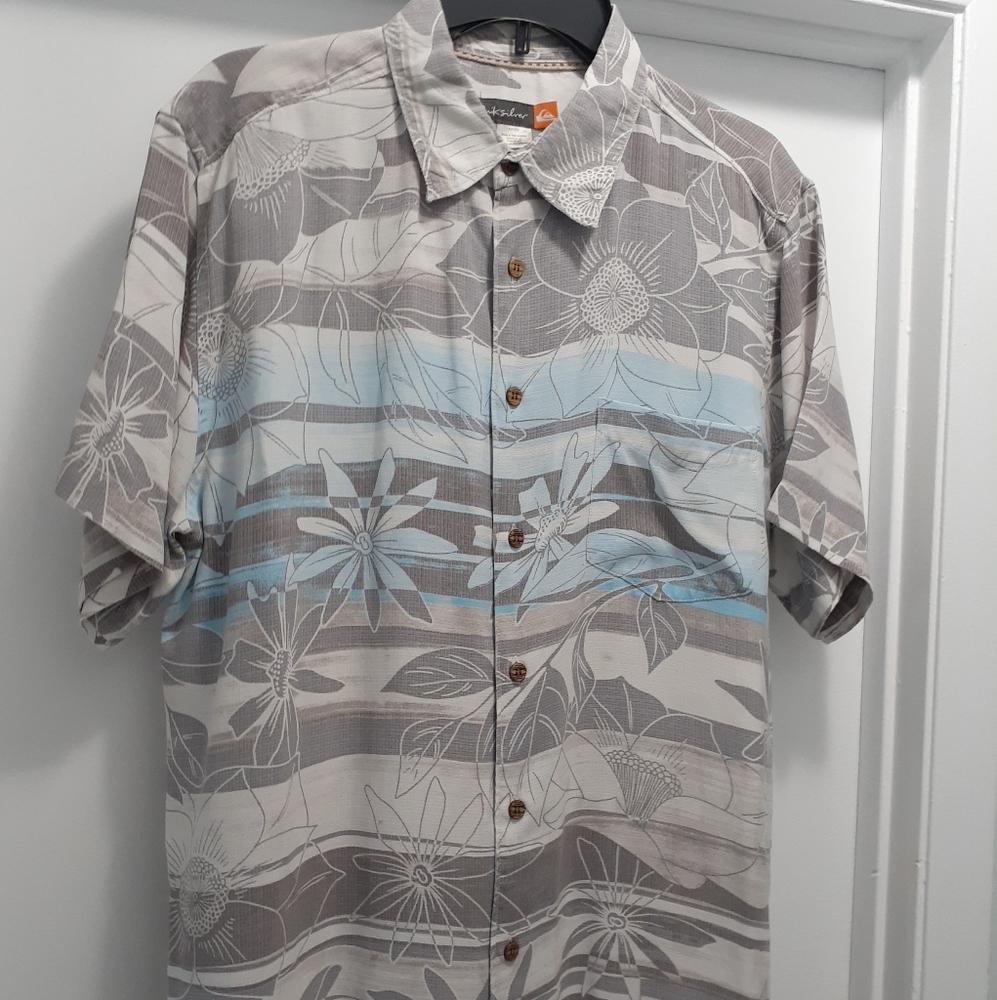 Quicksilver mens button down short sleeve shirt